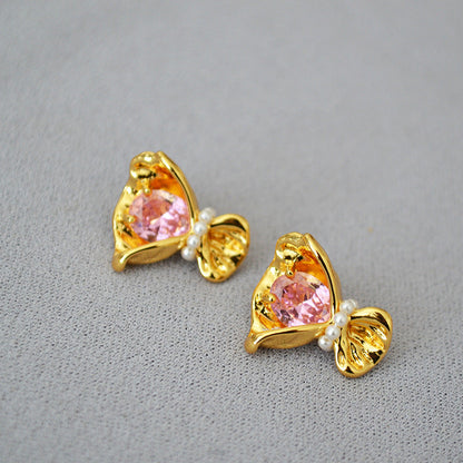Charming Gold Earring for Any Occasion