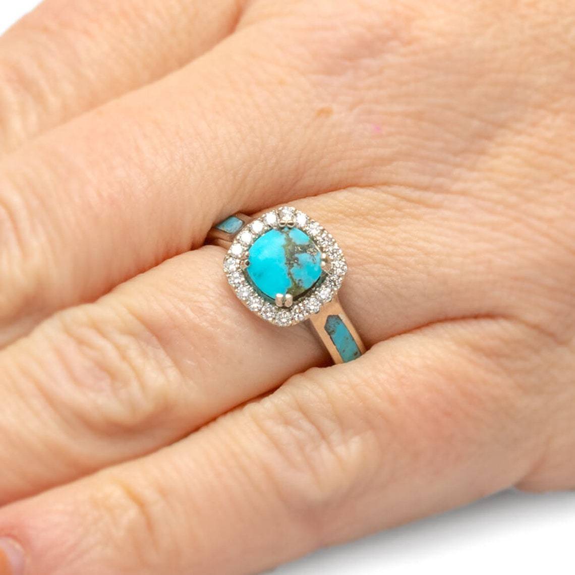 Classic Silver Ring with Timeless Appeal