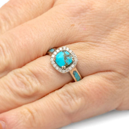 Classic Silver Ring with Timeless Appeal