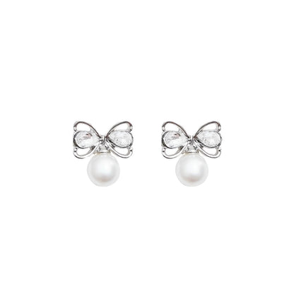 Classic Pearl Earring with Timeless Appeal