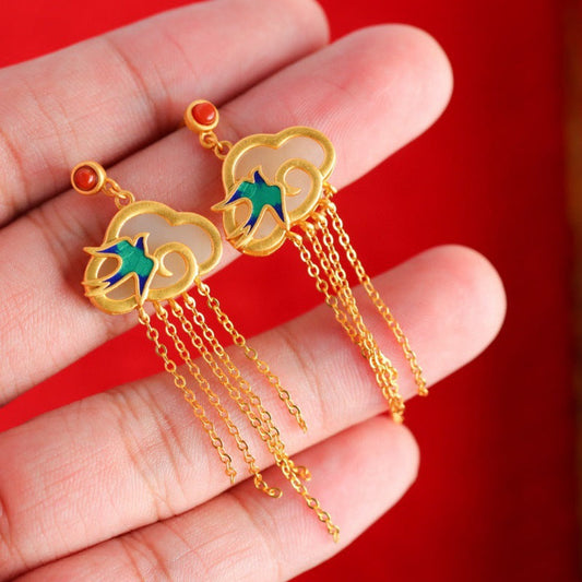 Charming Gold Earring for Any Occasion