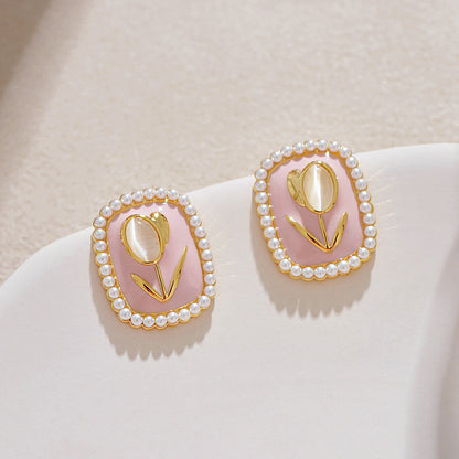 Beautiful Pearl Earring with Unique Style