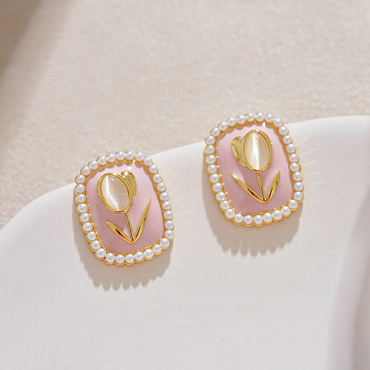 Beautiful Pearl Earring with Unique Style