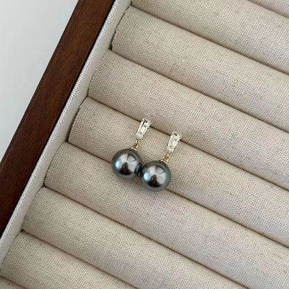 Classic Pearl Earring with Timeless Appeal