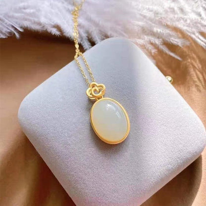 Romantic Silver Necklace for Special Moments