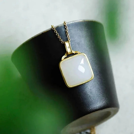 Classic Gold Necklace with Timeless Appeal
