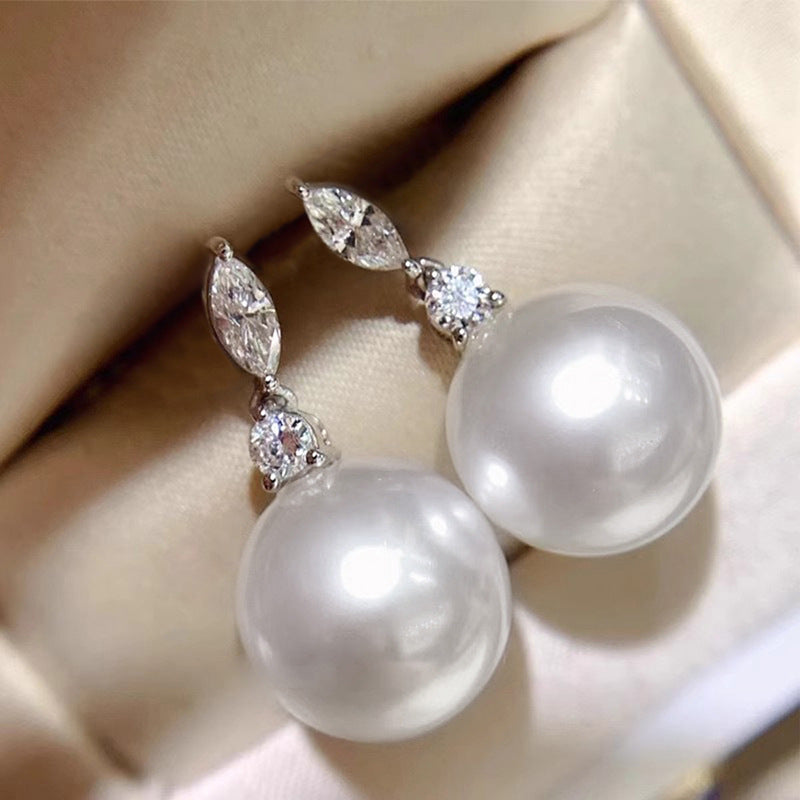 Romantic Pearl Piece for Special Moments