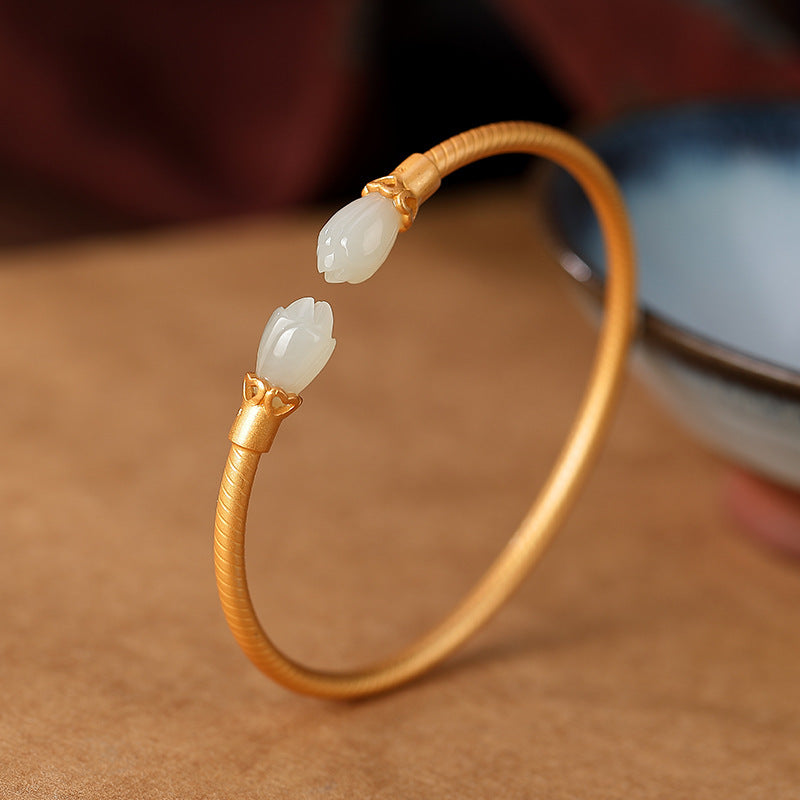 Classic Gold Bracelet with Timeless Appeal
