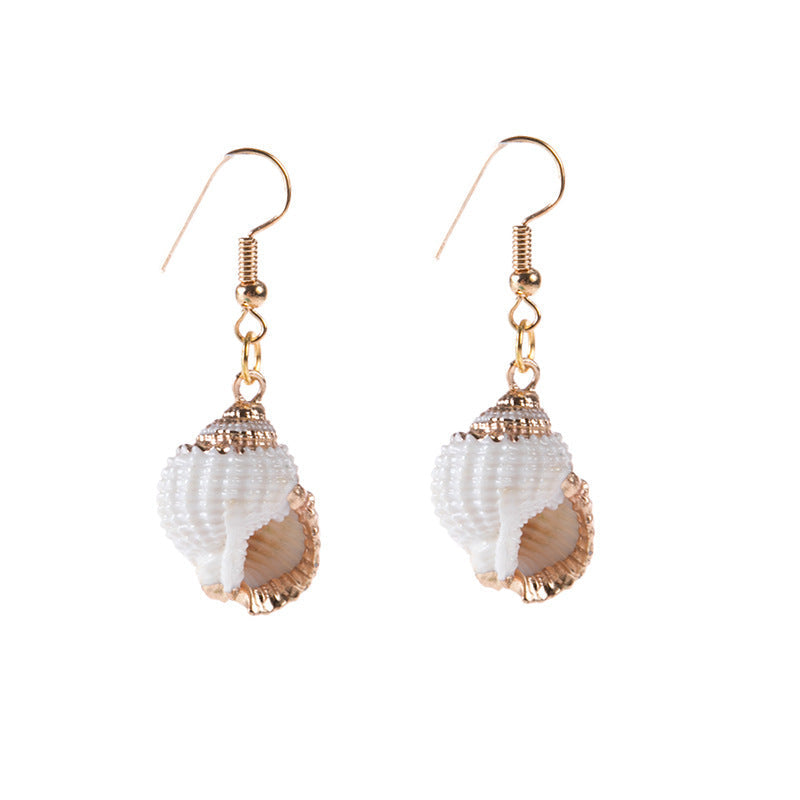 Classic Gold Earring with Timeless Appeal