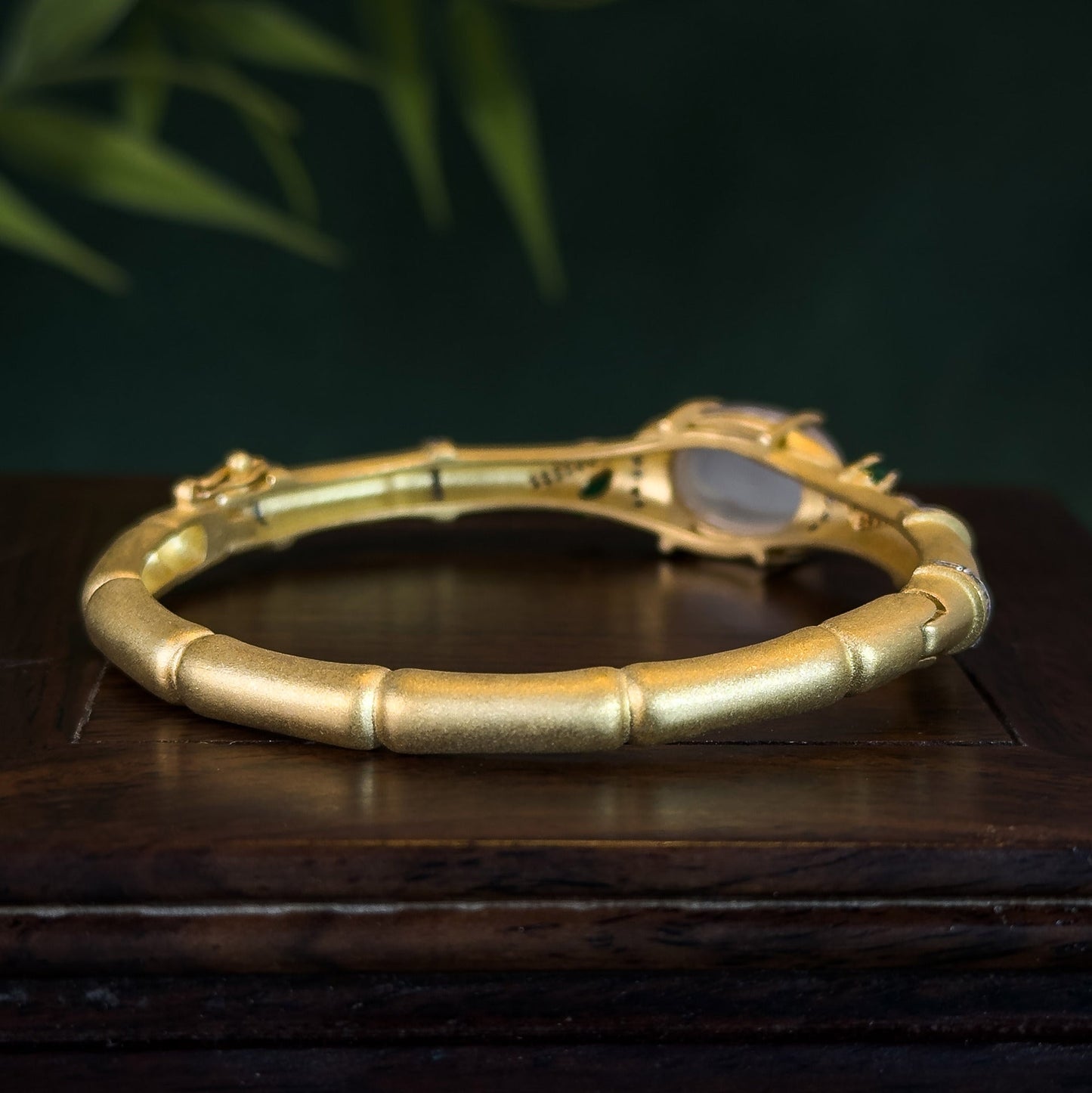 Classic Gold Bracelet with Timeless Appeal