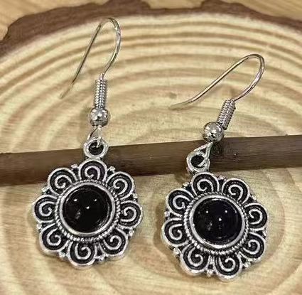 Charming Silver Earring for Any Occasion