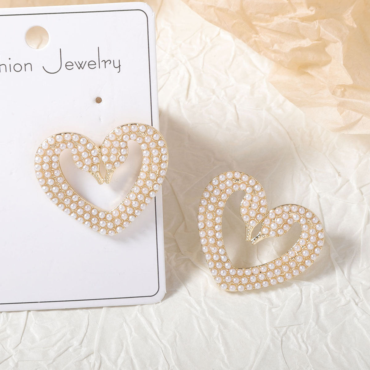 Classic Pearl Earring with Timeless Appeal