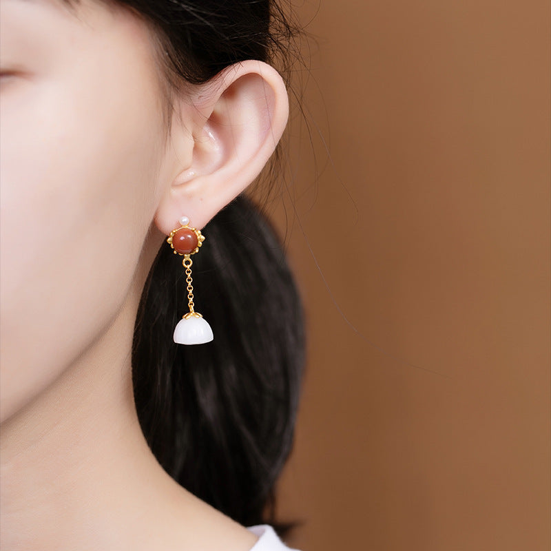 Classic Gold Earring with Timeless Appeal