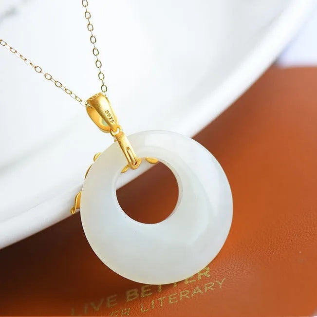 Beautiful Gold Necklace with Unique Style
