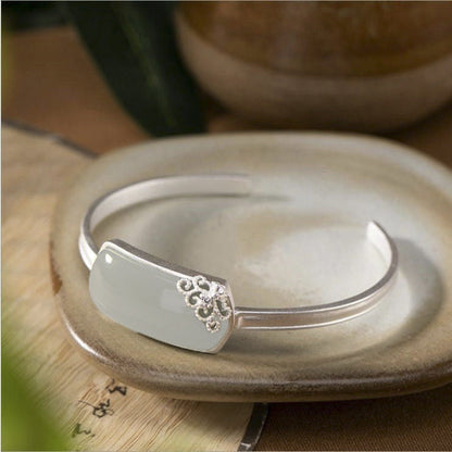 Classic Gold Bracelet with Timeless Appeal