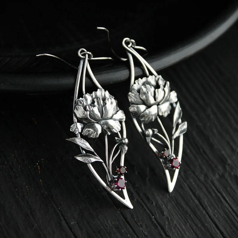 Romantic Silver Earring for Special Moments