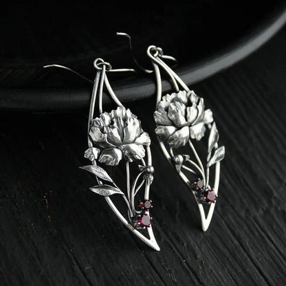 Romantic Silver Earring for Special Moments