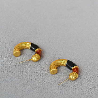 Romantic Gold Earring for Special Moments