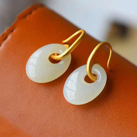 Classic Gold Earring with Timeless Appeal