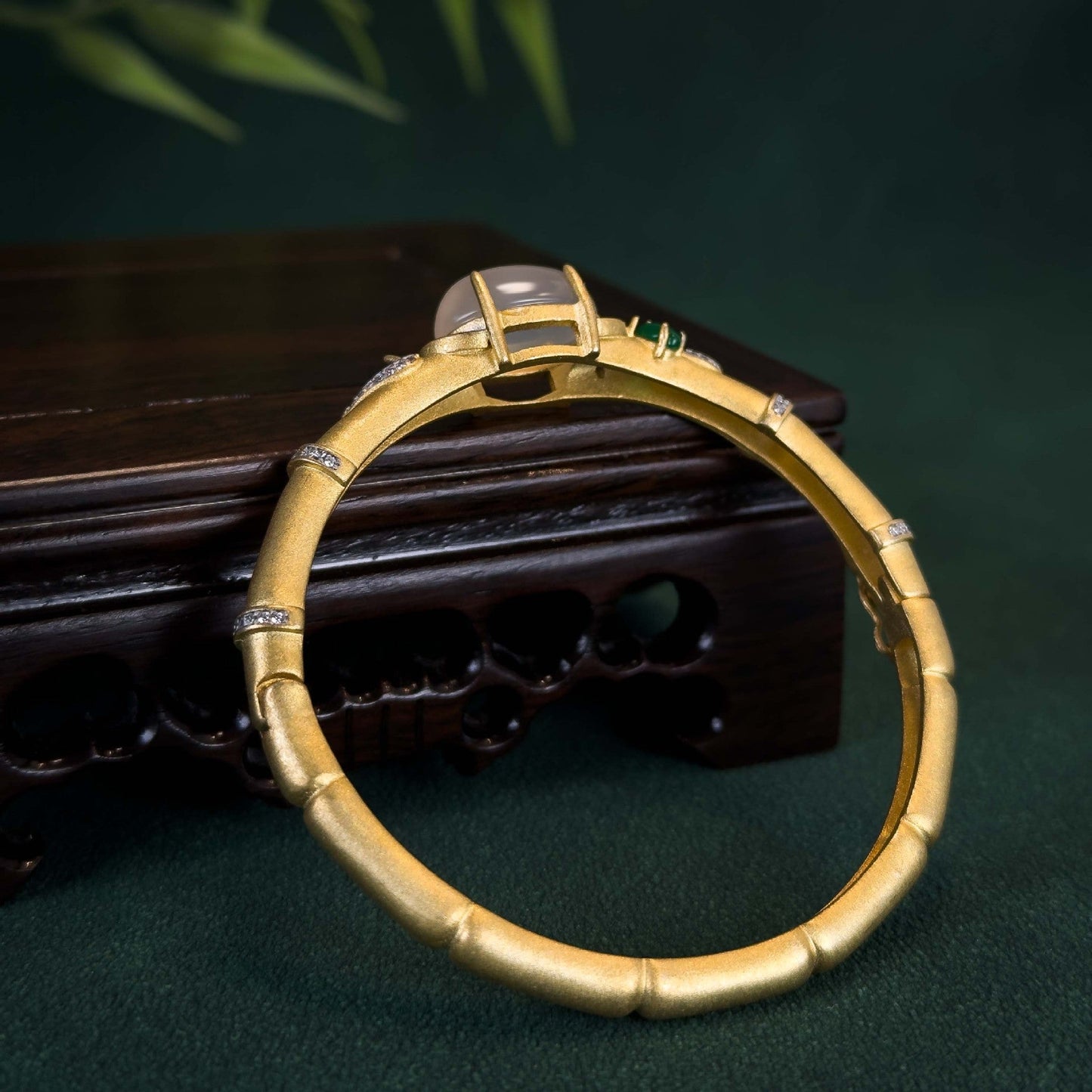 Classic Gold Bracelet with Timeless Appeal