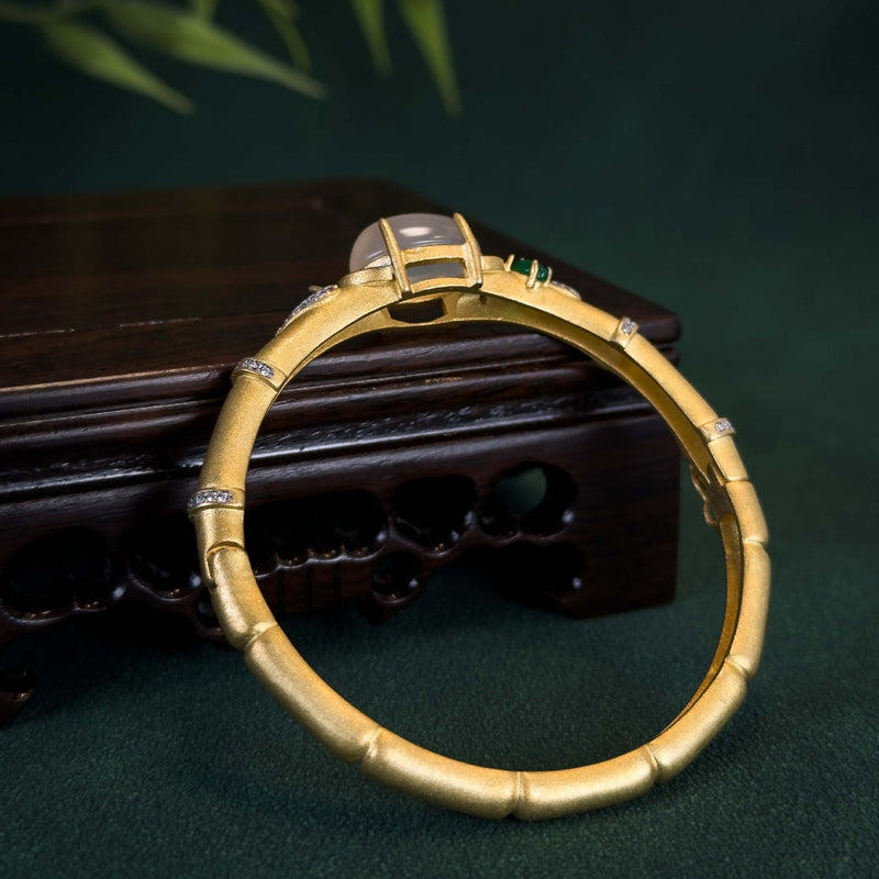Classic Gold Bracelet with Timeless Appeal