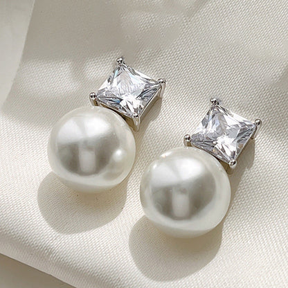 Charming Pearl Earring for Any Occasion
