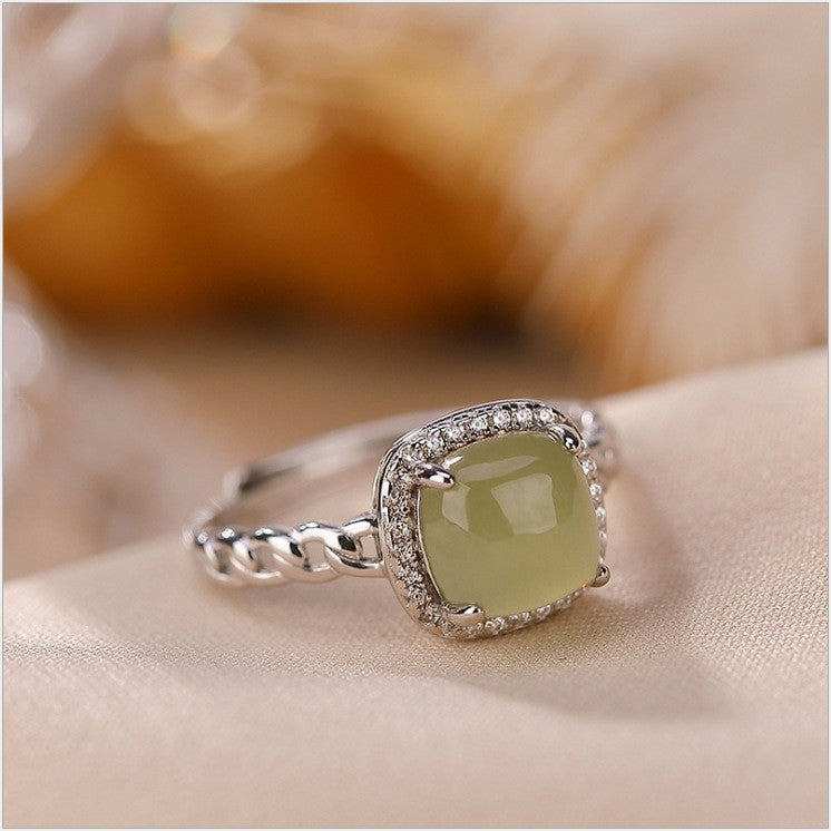 Classic Silver Bracelet with Timeless Appeal