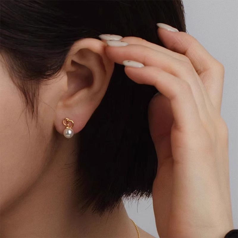 Classic Pearl Earring with Timeless Appeal