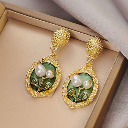 Classic Pearl Earring with Timeless Appeal