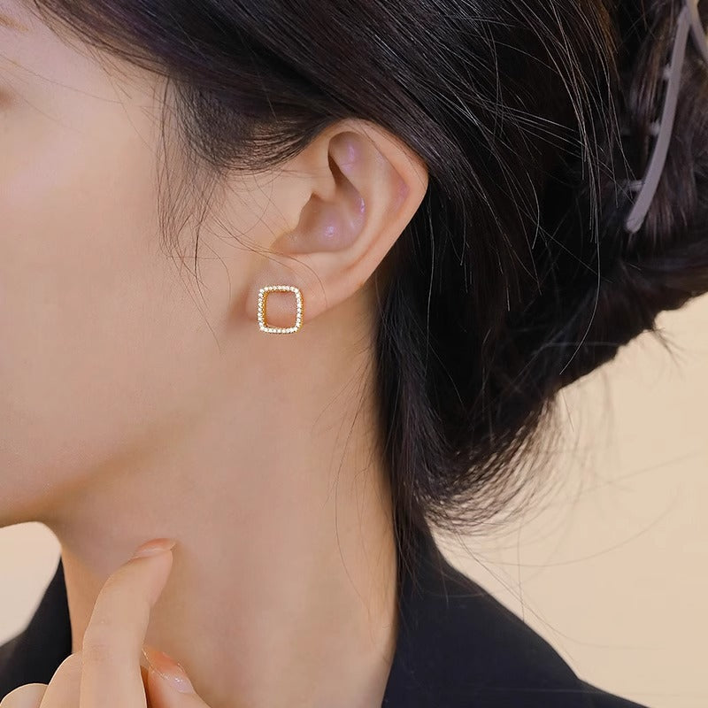 Charming Earring for Any Occasion