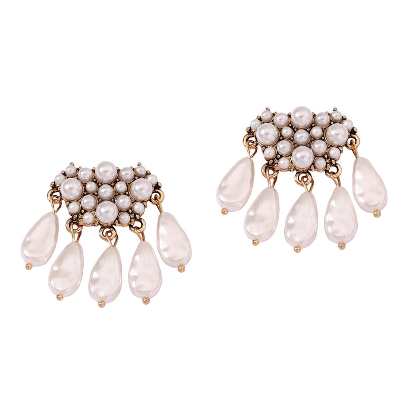 Classic Pearl Earring with Timeless Appeal