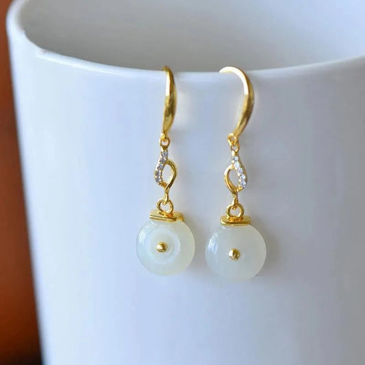 Charming Gold Earring for Any Occasion
