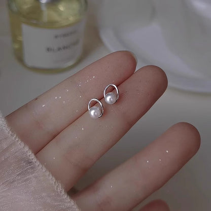 Classic Pearl Earring with Timeless Appeal