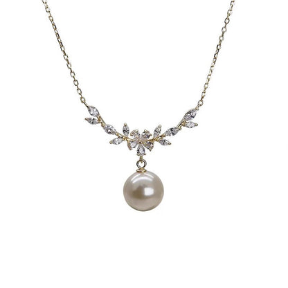 Beautiful Pearl Necklace with Unique Style