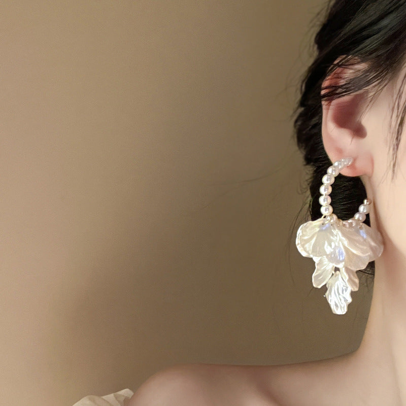 Beautiful Pearl Earring with Unique Style