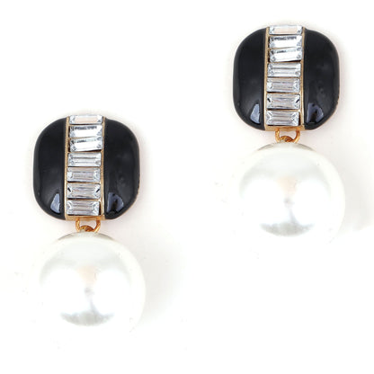 Beautiful Pearl Earring with Unique Style