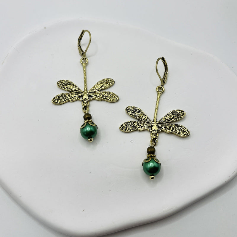 Classic Pearl Earring with Timeless Appeal