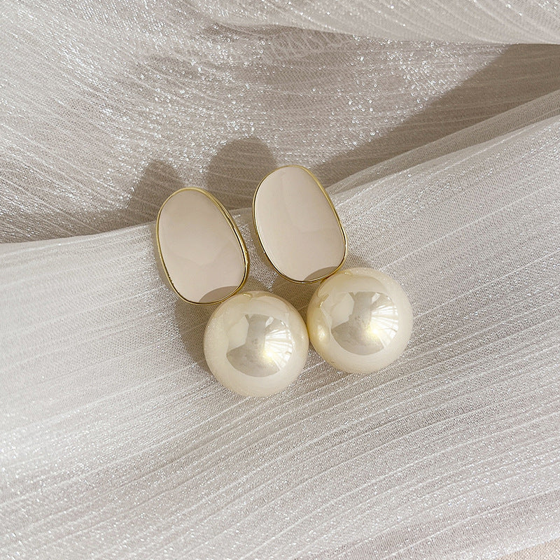 Beautiful Pearl Earring with Unique Style