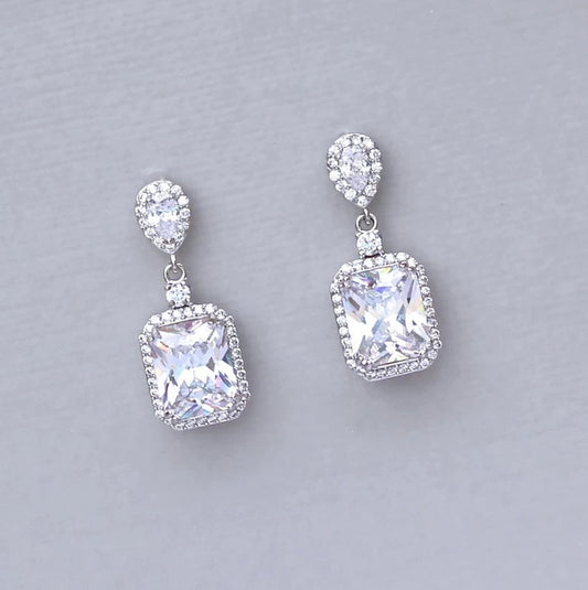 Charming Silver Earring for Any Occasion