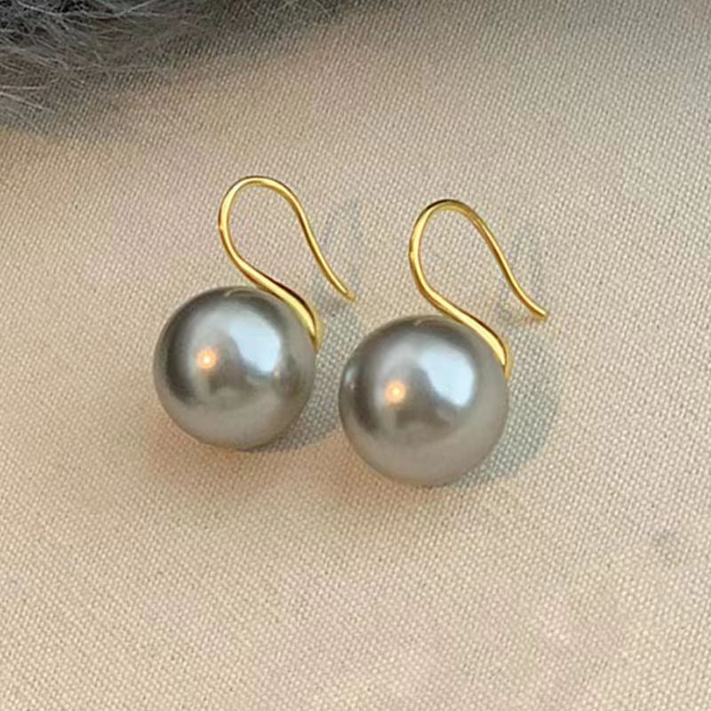 Classic Pearl Earring with Timeless Appeal