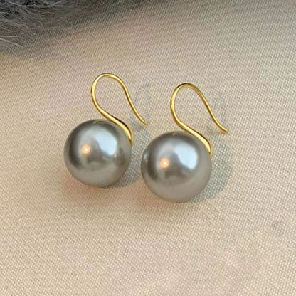 Classic Pearl Earring with Timeless Appeal
