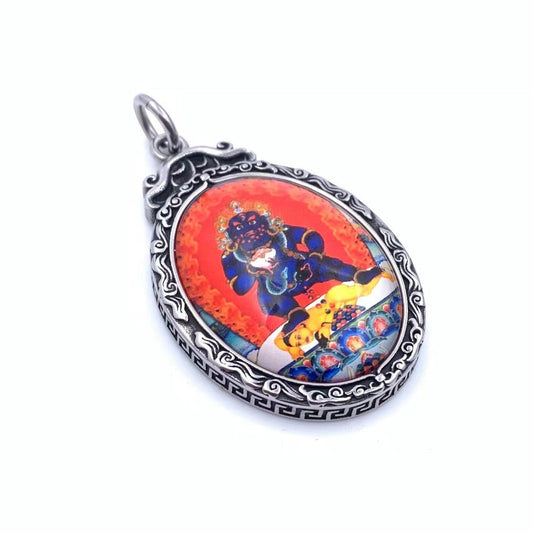 Elegant Pendant for Every Occasion