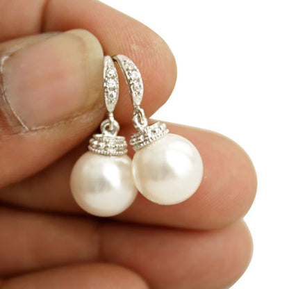 Charming Pearl Earring for Any Occasion
