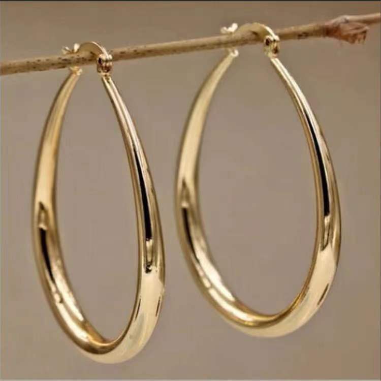 Romantic Silver Earring for Special Moments