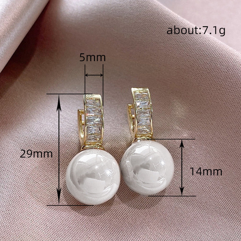 Charming Pearl Earring for Any Occasion