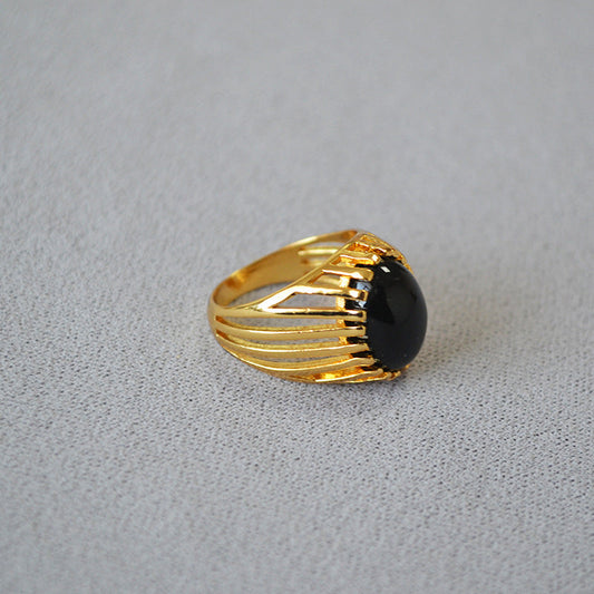 Classic Gold Ring with Timeless Appeal