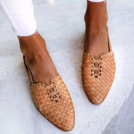 LM | Woven slip-on apartments
