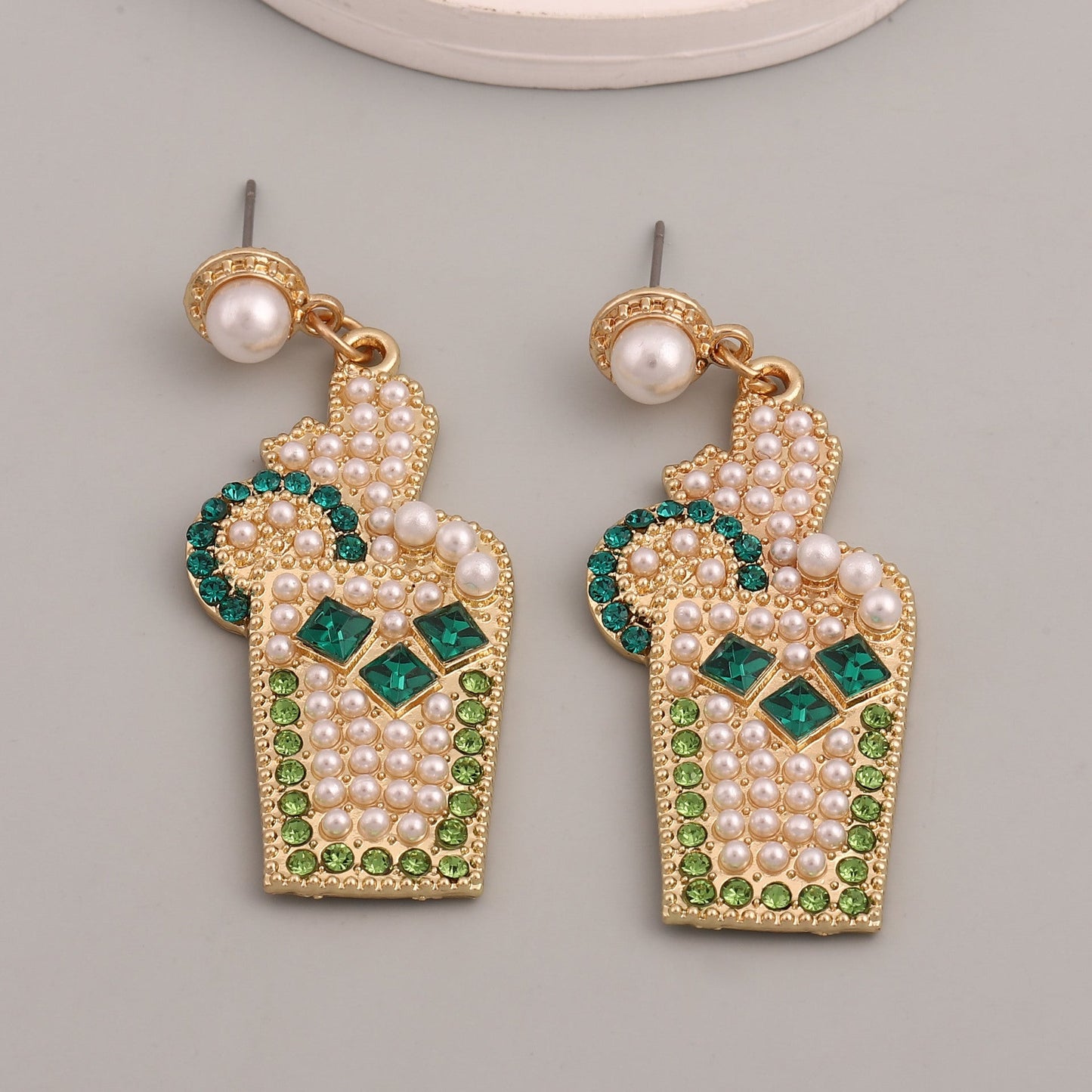 Classic Pearl Earring with Timeless Appeal