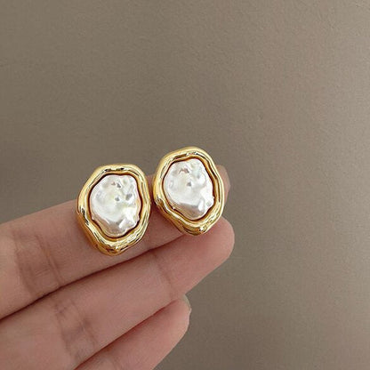 Charming Pearl Earring for Any Occasion