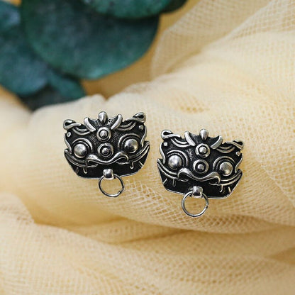 Romantic Silver Earring for Special Moments
